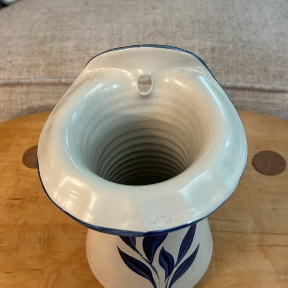 Williamsburg Pottery blue leaf wall hanging vase planter - Picture 2 of 6